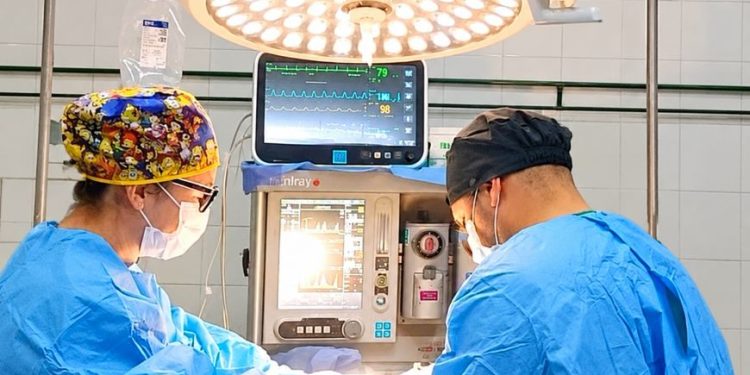 Hospital de Carapeguá realiza exitosa cirugía tumoral bucal a paciente