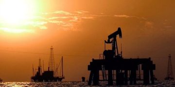 Precios del petróleo caen por tercer día consecutivo