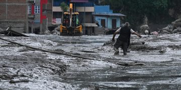 Asciende a 955 cifra de muertos tras avalancha en frontera entre Nepal y China