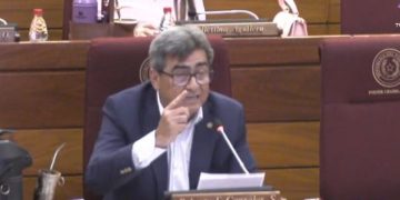Legislador anuncia posible juicio político al titular del BCP por conflicto de intereses