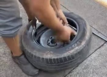 Hallaron unas 40 ampollas para adelgazar dentro de la rueda de auxilio