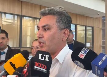 Docentes evalúan propuesta del Gobierno del 5% de reajuste y firma de acuerdo para levantar paro