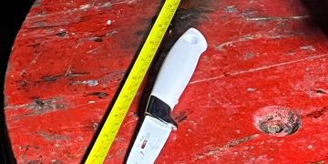 Una adolescente habría matado a un hombre al intentar defender su madre