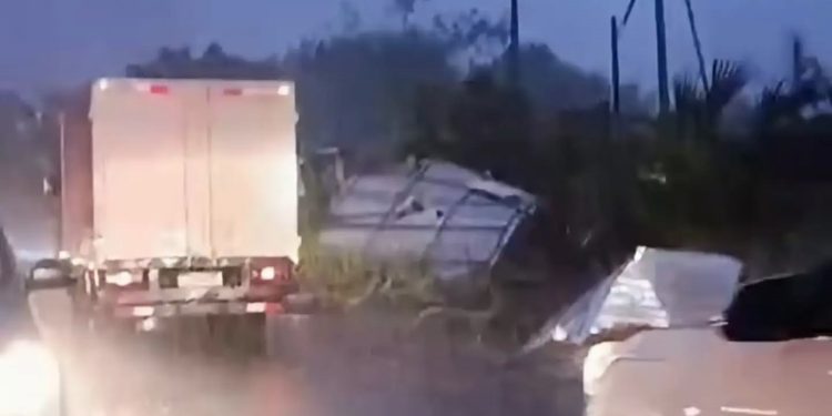 Tras temporal, ANDE activó Código Rojo y trabaja para recuperar 13 líneas