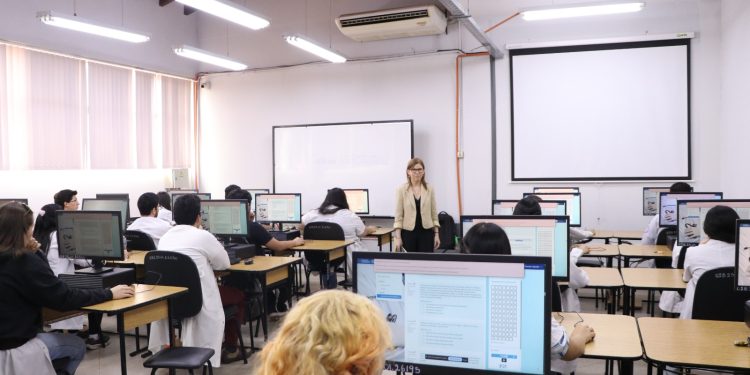ANEAES aplica la primera evaluación piloto de aprendizajes a estudiantes de Medicina