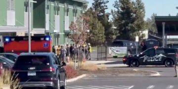 Murieron tres niños, una maestra y el presunto atacante de 16 años