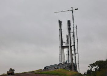 Puente de la Bioceánica: trabajan en los tirantes y terminaciones de la estructura