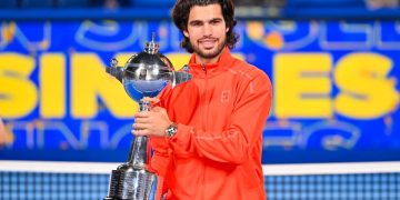 Alcaraz vence con autoridad a Lehecka y revalida su título en el torneo de Tokio