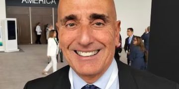 Carlos Mateo Balmelli presenta su novela sobre «los celos y el lado oscuro» de Eligio Ayala