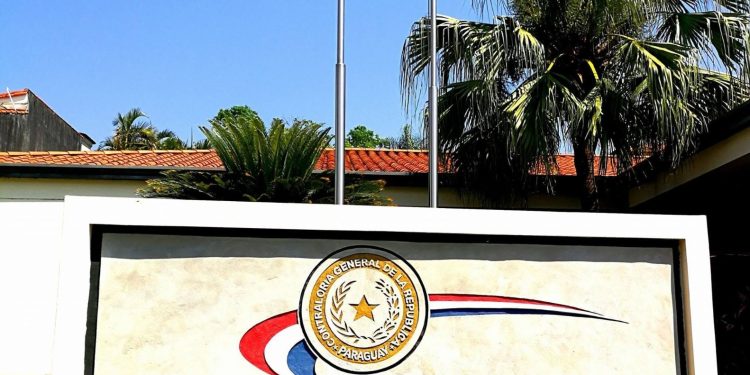 Gremio docente exige rectificación de la Contraloría por informe sobre 1.090 títulos académicos