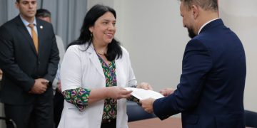 Cristina Ghezzi asume como nueva directora médica del Hospital Central del IPS
