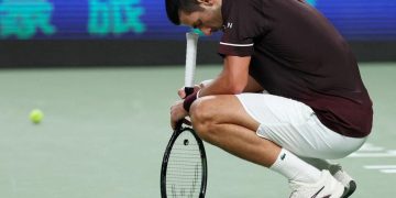 Djokovic dice adiós, Zverev sufre y los hispanohablantes pasan de ronda en Shanghái