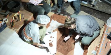 Descubren posible depósito fundacional con monedas coloniales en la iglesia de Yaguarón