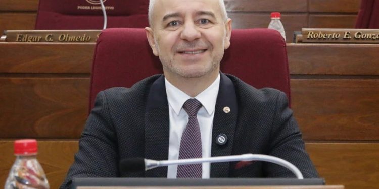 Si Cartes quiere sumarse a filas de la disidencia será bienvenido, afirma diputado