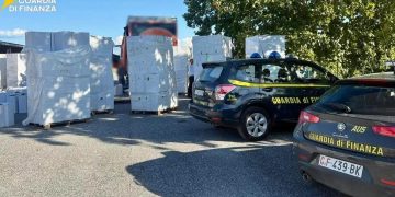 Desmantelan un fábrica clandestina de cigarrillos en Italia y caen 7 paraguayos