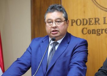 Leite: «pasamos del gigante que renació a una economía de guerra»
