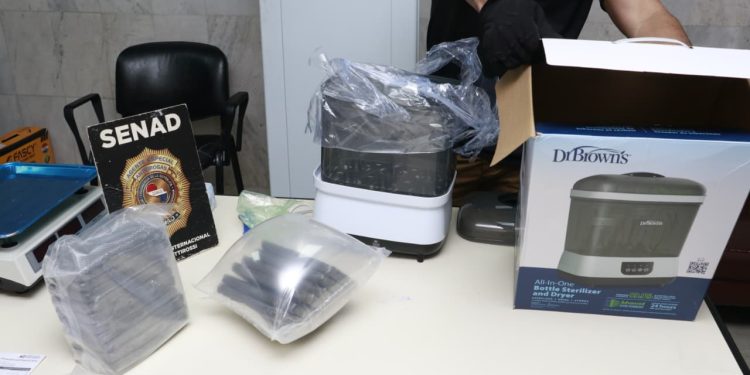 Ocultaban marihuana premium valuada en más de USD 56.000 dentro de un esterilizador de biberones