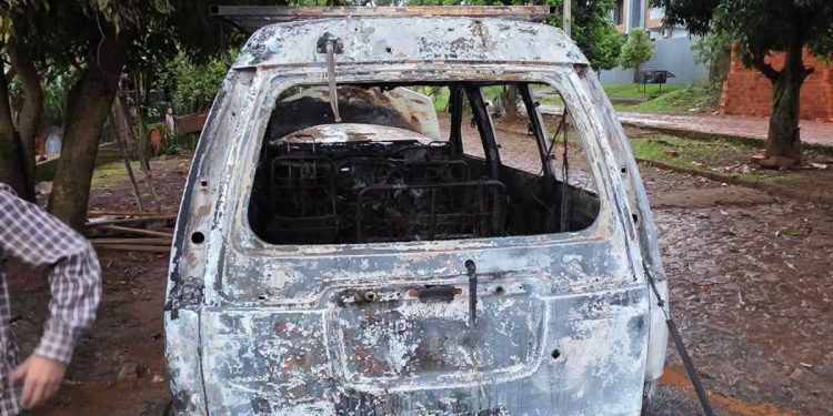 Aprehenden a hombre por supuesto incendio intencional del vehículo de su hermano