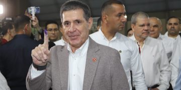 Cartes, tras votar: «este es el momento que nos pertenece, poder elegir»