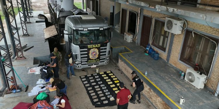 Incautan más de 52 kilos de cocaína ocultos en un camión que transportaba fertilizantes