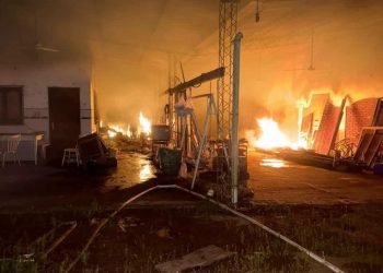 Incendio destruye por completo un depósito en Concepción