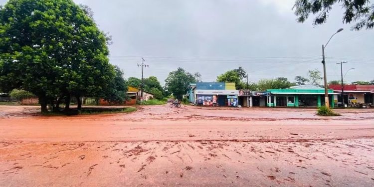 Unas 40 viviendas quedaron bajo agua tras intensas lluvias en Curuguaty