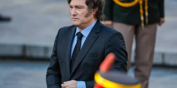 Milei volvió a arremeter contra Sánchez: lo trató de ladrón e impresentable