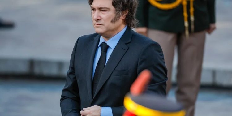 Milei volvió a arremeter contra Sánchez: lo trató de ladrón e impresentable