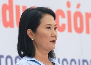 Pelo corto, sin maquillaje y expulsiones; estrictas medidas para colegios de Perú