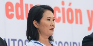 Pelo corto, sin maquillaje y expulsiones; estrictas medidas para colegios de Perú