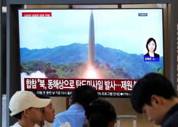 Corea del Norte lanza misil balístico hacia el mar en medio de nuevas tensiones con Seúl