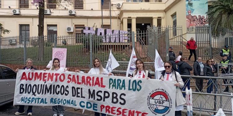 Bioquímicos anuncian huelga nacional del 26 al 28 de octubre