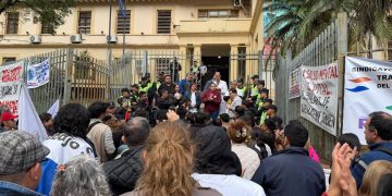 Trabajadores de la salud reclaman reajuste salarial del 50% para todos los funcionarios