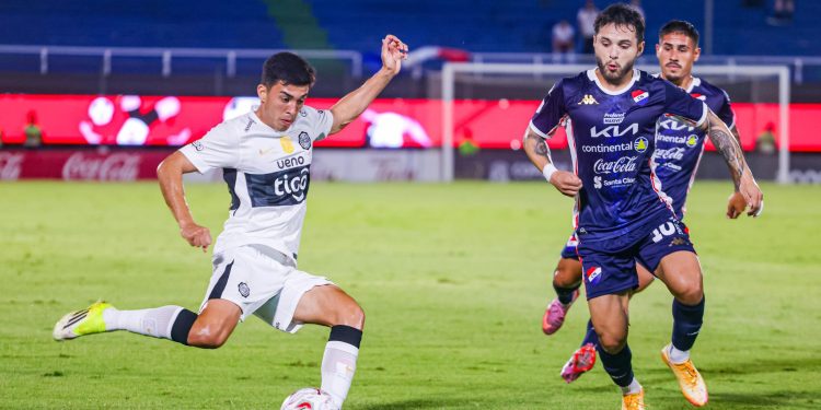 Olimpia y Nacional se frenan mutuamente con un empate
