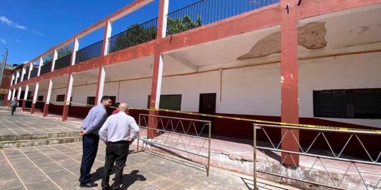 Municipalidad pide al MEC verificar orden judicial que impide reparar pabellón de colegio