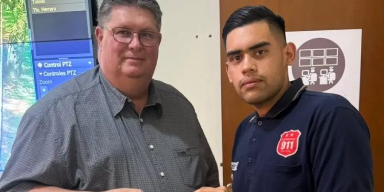 Policía devuelve G. 10 millones extraviados a un ciudadano sudafricano en Pedro Juan Caballero