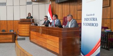 Pettengill plantea una ley para facilitar el financiamiento de las mipymes y combatir la usura