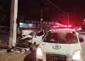 Conductor muere tras chocar contra una columna de alta tensión en Villa Elisa
