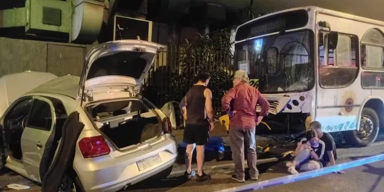Choque entre bus y automóvil deja una fallecida en el centro de Asunción