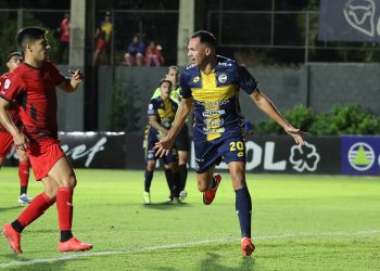 Trinidense derrota a Libertad y deja a Olimpia como solitario líder