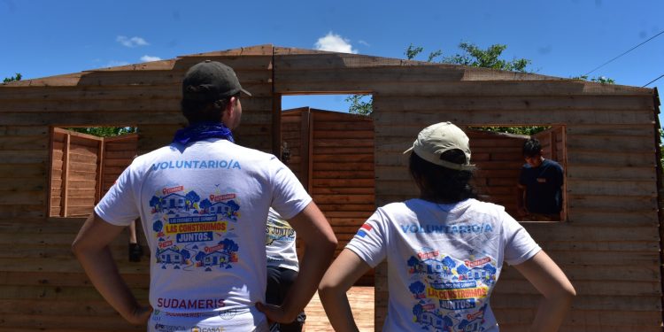 TECHO Paraguay construyó 53 viviendas en cuatro departamentos con apoyo de más de 540 voluntarios