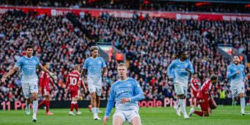 El Manchester City, envuelto en un escándalo, regresa a la Champions League recibiendo al PSG