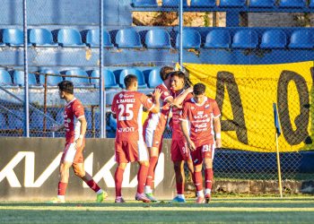 Nacional derrota a Guarani y sigue al acecho de la cima