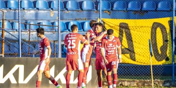 Nacional derrota a Guarani y sigue al acecho de la cima