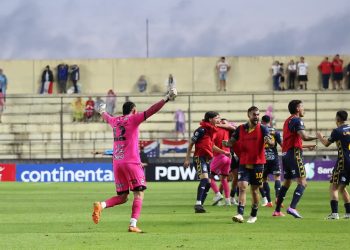 Trinidense derrota sobre el final a Nacional y mete presión al puntero