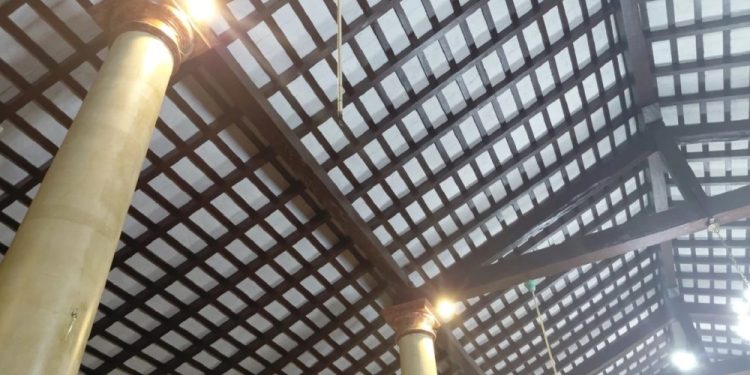 En plena misa en Ñemby, ventilador de techo cae sobre una mujer