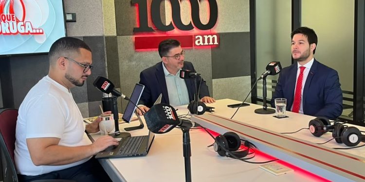 Titular del MINNA no descarta continuar en política desde otro espacio