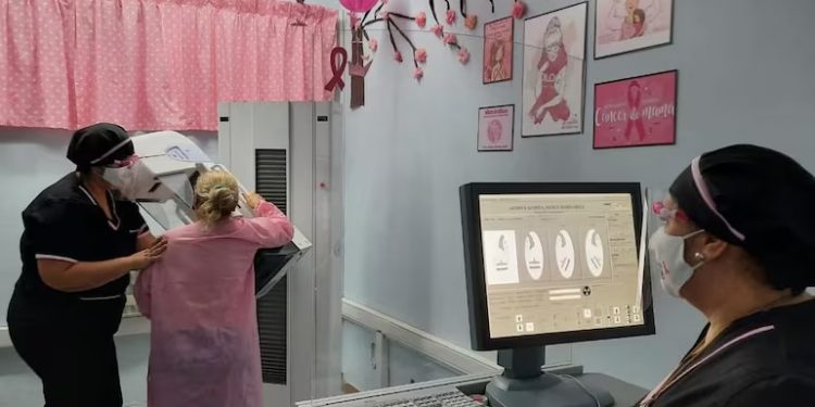 Octubre Rosa: Ingavi habilita circuito para controles mamarios en un día