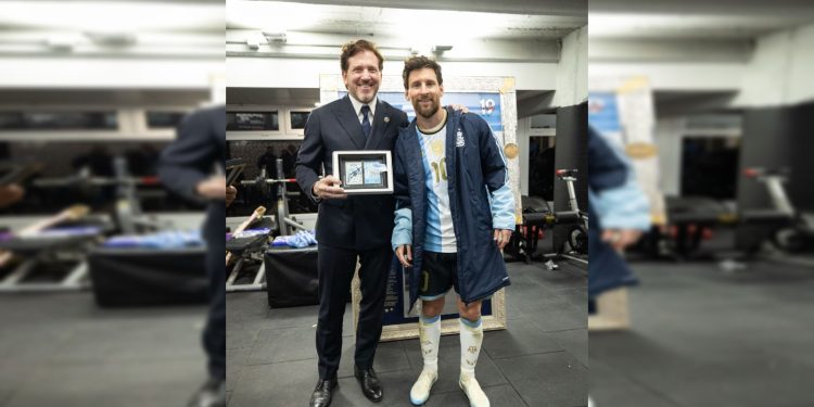 Alejandro Domínguez le propuso a Lionel Messi jugar la Copa Libertadores
