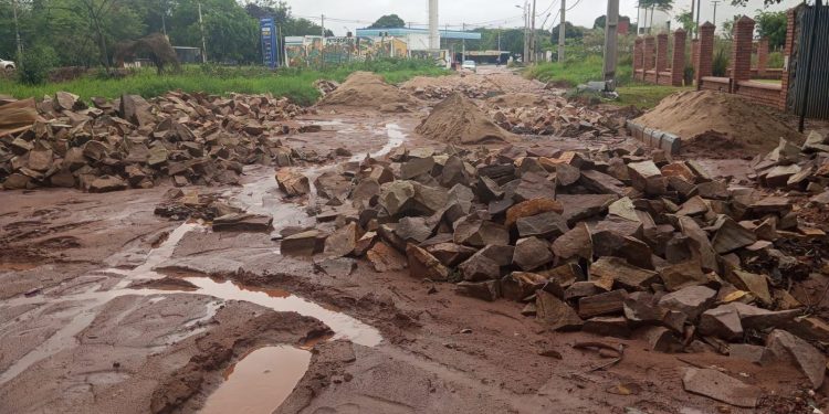 Luque: se equivocaron de calle y empedraron otra en Cañada Garay